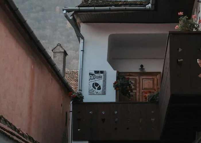 The Narrow Lane Residence
